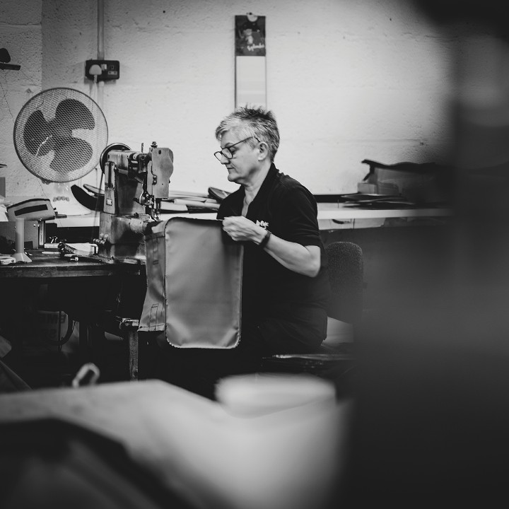 Gostelosws machine working image Gostelows bag making